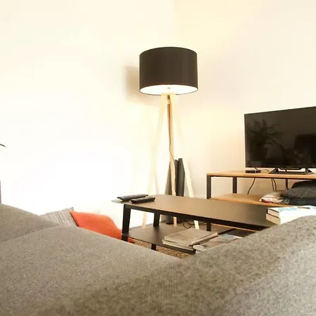 Appartement Beautiful Near Republic Parijs